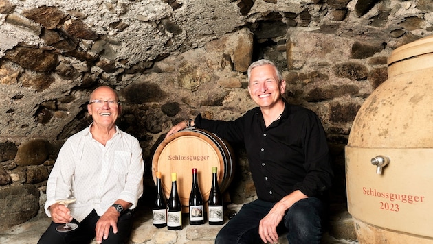Erfolgreiches Winzer-Duo: Harry König (links) und Stefan Grabher im Weinkeller des ...
