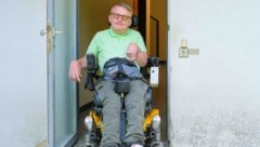 Weil die Tür einen hydraulischen Schließmechanismus hat, kann Martin Reidinger die Tür nicht ...