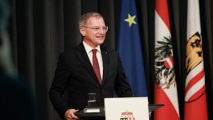 Landeshauptmann Stelzer präsentiert derzeit gemeinsam mit einer Delegation den ...