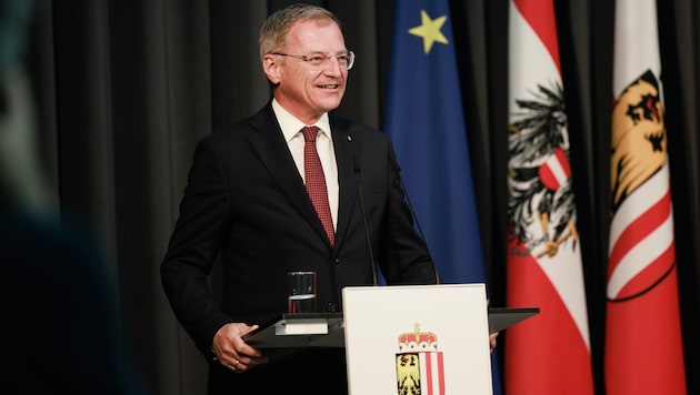 Landeshauptmann Stelzer präsentiert derzeit gemeinsam mit einer Delegation den ...