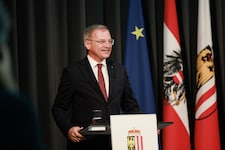 Landeshauptmann Stelzer präsentiert derzeit gemeinsam mit einer Delegation den ...