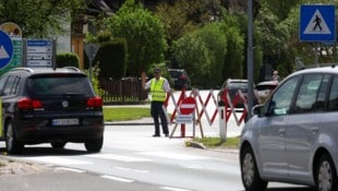 Bilder wie diese, wo Urlauber durch den Ort Kuchl fahren, sollen vermieden werden.