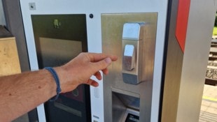Ein solcher Ticketautomat wurde vom „Wildpinkler“ beschädigt.