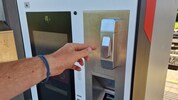 Ein solcher Ticketautomat wurde vom „Wildpinkler“ beschädigt.