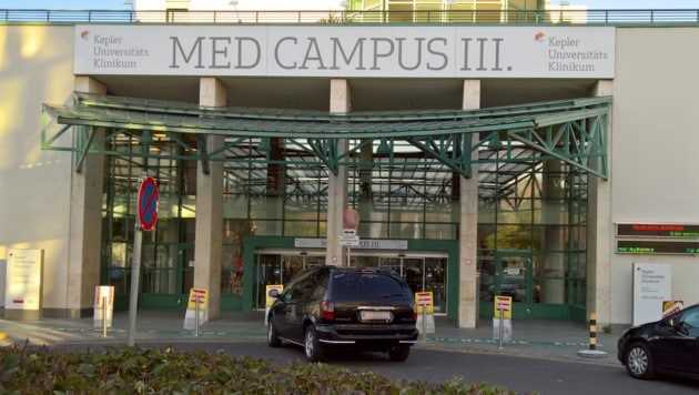 Die Frau wurde ins Uniklinikum Linz gebracht