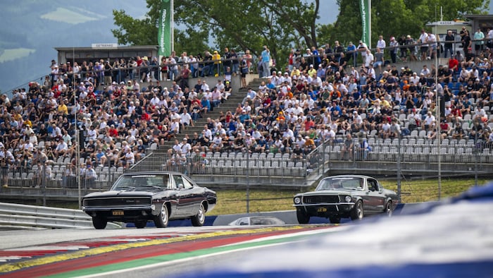 Mit dem Dodge Charger ist Muski-Star Samu Haber unterwegs.