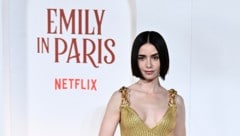 Lily Collins spielt „Emily in Paris“, Bruder Mathew Fußball in Maxglan. 