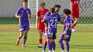 Die Austria-Talente Tristan Schoppitsch (22), Naldinho (Mi.) und Chris Wölbl waren beim 2:0-Sieg ...
