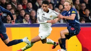Bidstrup (re. gegen Reals Bellingham) traf beim 1:5 im Bernabeu.