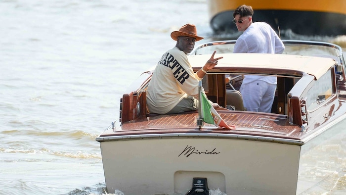 Kris Jenners Lebensgefährte Corey Gamble genoss die Fahrt mit dem Wassertaxi.