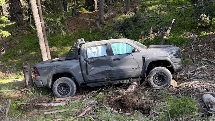 Der Wagen wurde schwer beschädigt.