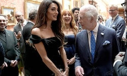 Amal Clooney zog bei einer Gala im Buckingham-Palast alle Blicke auf sich.