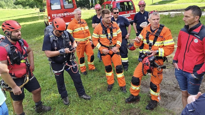 Die Feuerwehren im Bezirk Leoben sind seit Montag im Einsatz, um mehrere Waldbrände zu bekämpft.