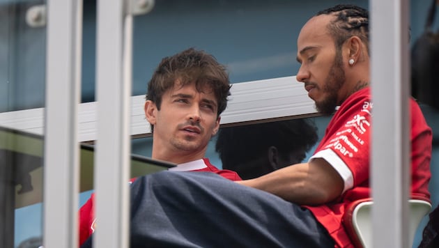 Charles Leclerc (l.) und Lewis Hamilton können aktuell nicht um den Titel mitkämpfen. 