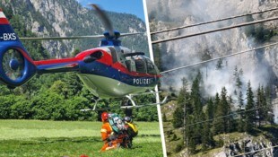 Die Brände können fast ausschließlich aus der Luft mit Hubschraubern bekämpft werden.