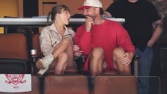 Taylor Swift sorgte mit einem Auftritt bei einem Event von Travis Kelce für eine große ...