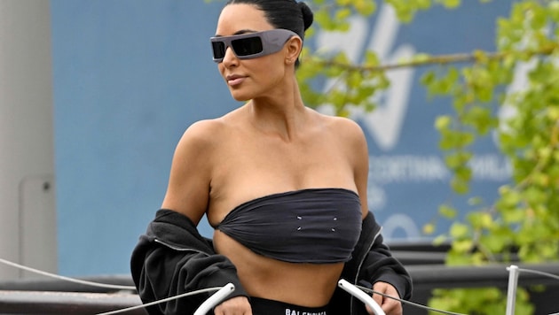 Kim Kardashian ist wohl nur mit leichtem Gepäck zu Hochzeitsfeier von Jeff Bezos und Lauren ...