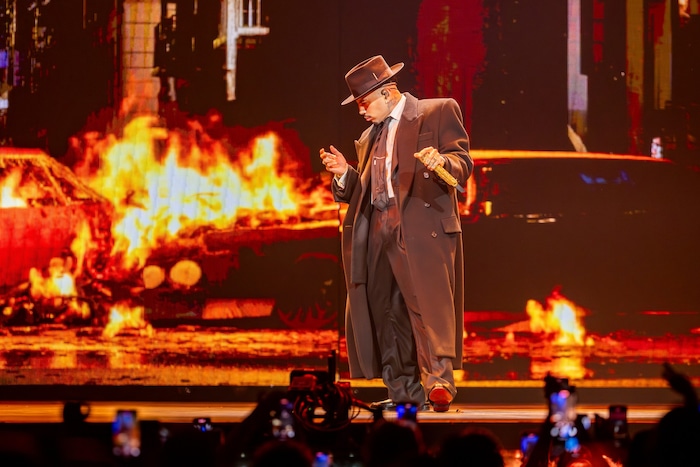 Ganz der Gentleman: Der Musiker als heisser Latin-Lover, Tänzer und Geschichtenerzähler in ...