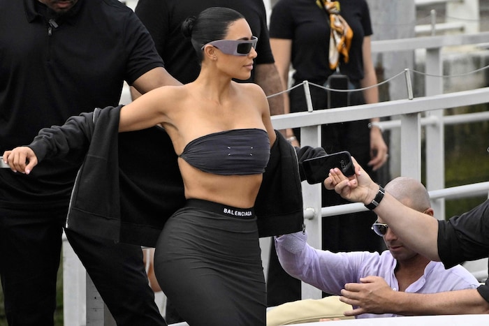Kim Kardashians Top bedeckte nur das Notwendigste.