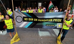 Internationale Aktivisten – darunter auch zahlreiche EU-Abgeordnete – protestieren gegen das ...