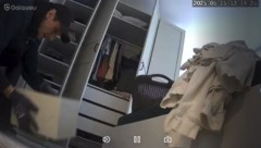 Der Tatverdächtige verließ mit Wertgegenständen im fünfstelligen Bereich die Wohnung.