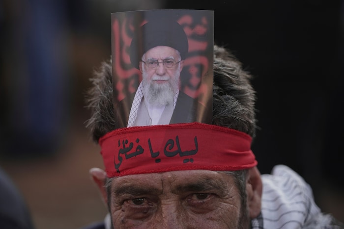 Chamenei wird von Islamisten vergöttert.