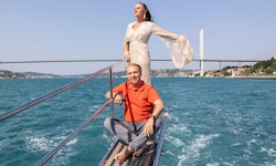 Fotoshooting am Bosporus: Katharina Nehammer und Atil Kutoglu.