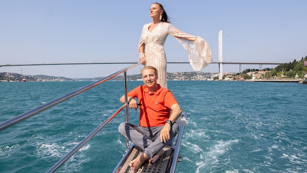 Fotoshooting am Bosporus: Katharina Nehammer und Atil Kutoglu.