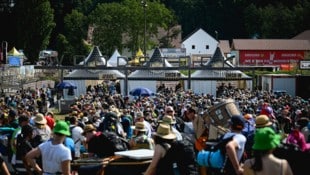 Das Woodstock der Blasmusik läuft – doch wegen Unwettergefahr wird das Gelände evakuiert.