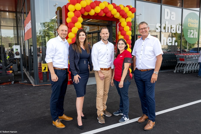 Thomas Ruhmer (Verkaufsleiter Fleisch), Sara Kotb (Verkaufsleiterin), Kai Pataky (Sprecher der ...