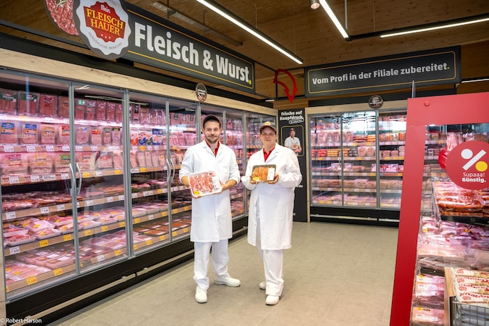 Die PENNY Fleischhauer freuen sich über glückliche Kund:innen in Wien