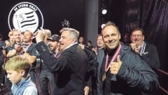 Geschäftsführer Thomas Tebbich (re.) bekommt Besuch von der UEFA.