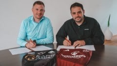 Altachs Sportchef Tobias Thies mit seinem Nürnberger Pendant Osman Cankaya bei der ...