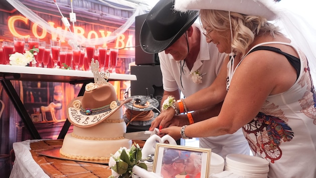 Selbst die Hochzeitstorte wurde passend zum Thema „Wild West“ gestaltet.