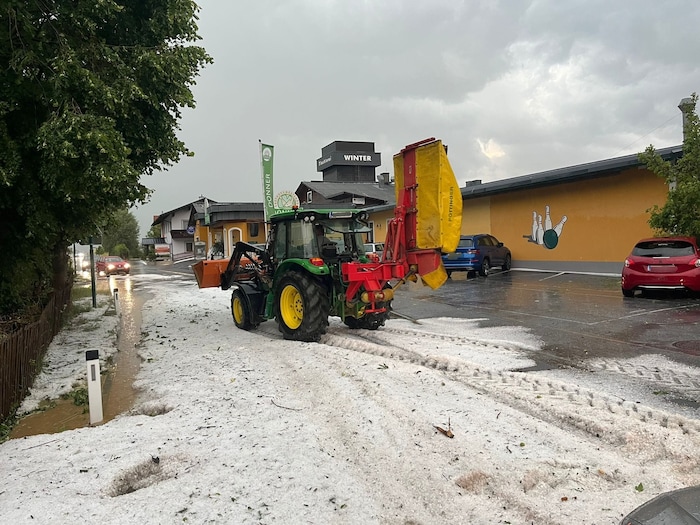In Fladnitz musste die Feuerwehr Hagel entfernen