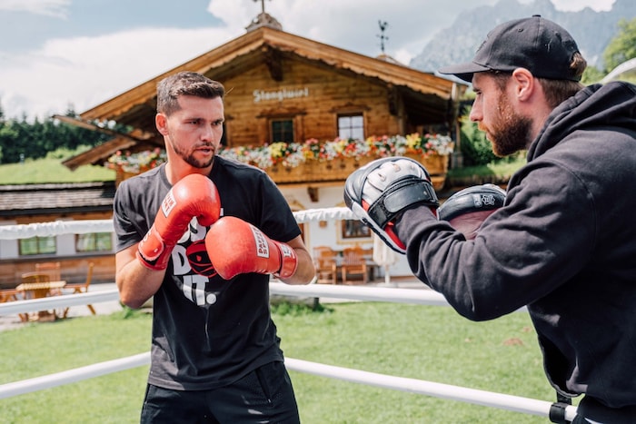 Kevin Stöger absolviert mit Björn Schulz auch gerne ein Boxtraining.