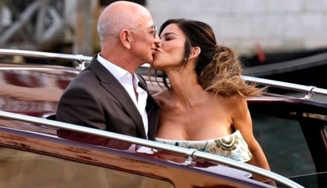 Letzte Woche feierten Bezos und Sánchez ihre pompöse, mit Stars besetzte, Hochzeit in Venedig. ...