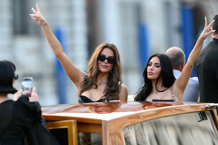 Kim Kardashian mit Schwester Khloé.
