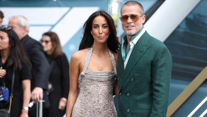 Brad Pitt und seine Freundin Ines De Ramon bei der Premiere seines neuen Films in London