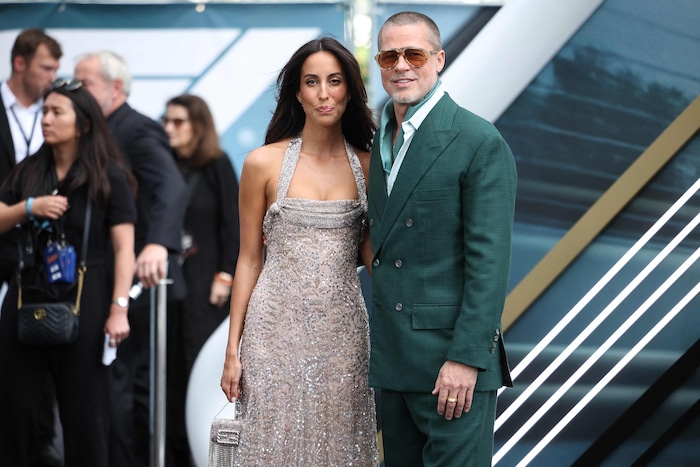 Brad Pitt und seine Freundin Ines De Ramon bei der Premiere seines neuen Films in London
