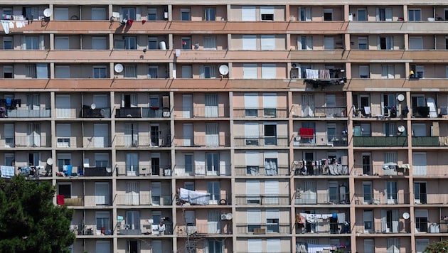 Die Hochhäuser im Norden von Marseille gelten als Hochburgen der organisierten Drogen-Banden in ...