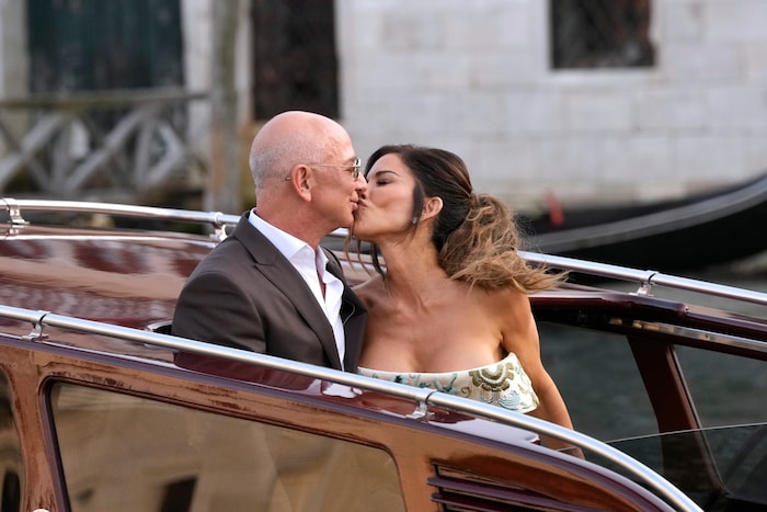 Der Hochzeitskuss von Bezos und Sánchez soll schon vor mindestens einem Monat stattgefunden ...