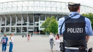 In Berlin steht derzeit ein 15-Jähriger vor Gericht, weil er einem 19-Jährigen geholfen haben ...