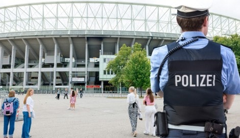 In Berlin steht derzeit ein 15-Jähriger vor Gericht, weil er einem 19-Jährigen geholfen haben ...