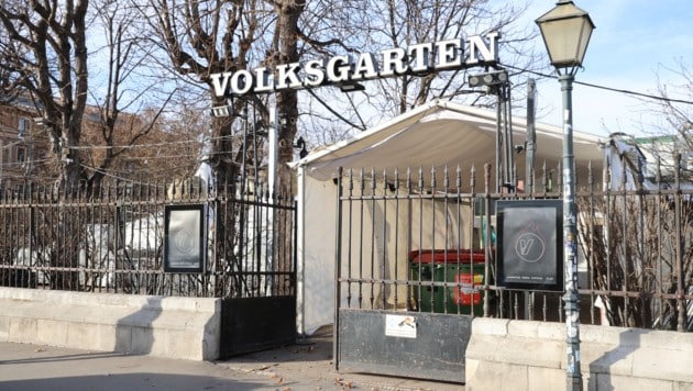 Nach einem Besuch im „Volksgarten“ fuhren die beiden zusammen zum Angeklagten. Dort sei die ...