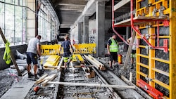 Wie schon in den letzten Sommern macht bei der U4 die nötige Sanierung der Tunneldecken Sperren ...