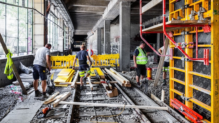 Bei der U4 werden zwischen Schottenring und Friedensbrücke die Tunnelträger saniert.