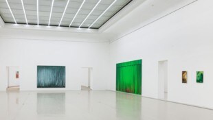 „Decades“ und „Stoa“ von Louise Giovanelli in der neuen Ausstellung „A Song of Ascents“, Halle ...