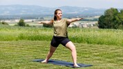 Als ausgebildete Yogatrainerin bietet die Vizebürgermeisterin auch Kurse in ihrer Gemeinde an.