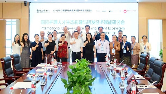 Daumen hoch für die Tiroler Firma gab es von den Messeteilnehmern in China.
